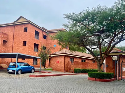 2 Bedroom Apartment For Sale in Roodepoort - Sp6V.webp