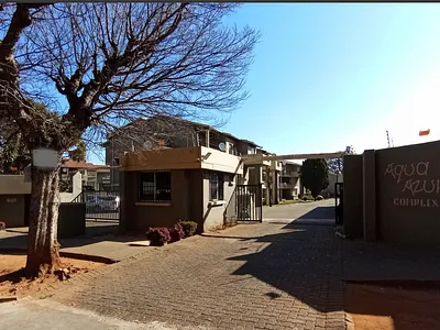 2 Bedroom Apartment For Sale in Roodepoort - lLuH.webp