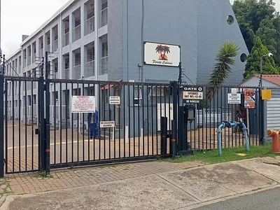 2 Bedroom Apartment For Sale in Roodepoort - O6IB.webp