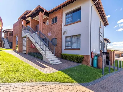 3 Bedroom Apartment For Sale in Randburg - ADV8.webp