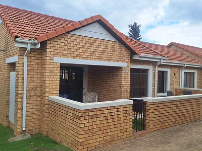 2 Bedroom Apartment For Sale in Randburg - img
