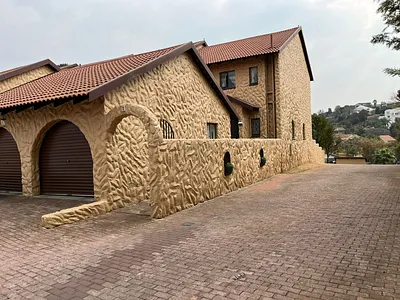 3 Bedroom Townhouse To Rent in Northcliff, Randburg - wqHB.webp