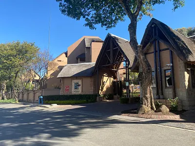 1 Bedroom Apartment For Sale in Sandton - V2y8.webp