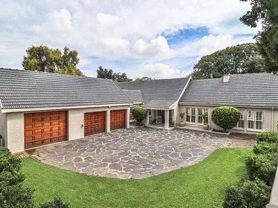 4 Bedroom House For Sale in Sandton - 38cq.webp