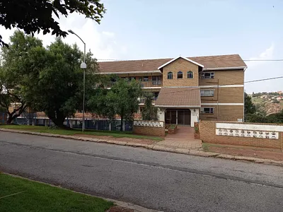 2 Bedroom Apartment To Rent in Roodepoort - rU9k.webp