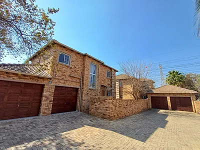 3 Bedroom Townhouse To Rent in Randburg - nYg7.webp