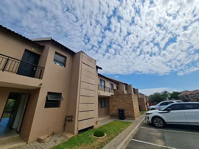 2 Bedroom Apartment To Rent in Randburg - DhVK.webp