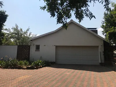 4 Bedroom House To Rent in Sandton - fUT2.webp