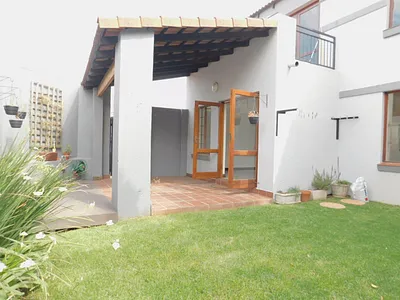 2 Bedroom Apartment For Sale in Sandton - img