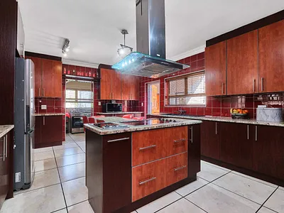 6 Bedroom House For Sale in Randburg - img