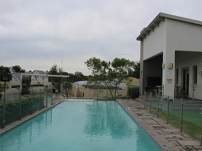 2 Bedroom Apartment For Sale in Sandton - img