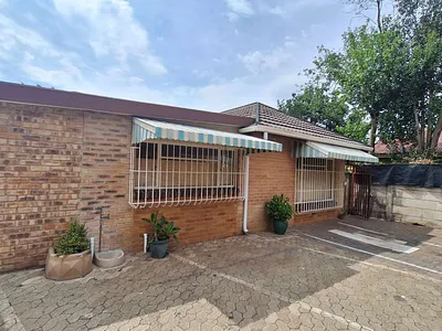 Apartment To Rent in Roodepoort - Ahc0.webp