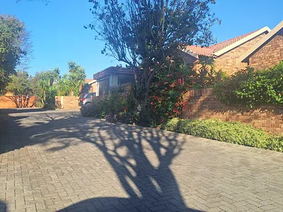 2 Bedroom Townhouse To Rent in Roodepoort - yIrd.webp