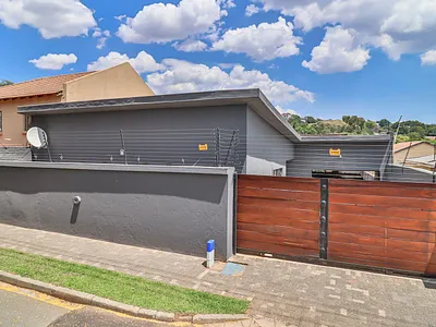 3 Bedroom House For Sale in Greymont, Johannesburg - IviR.webp