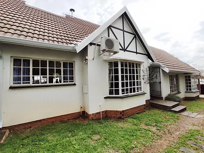 3 Bedroom House To Rent in Randburg - 61FN.webp