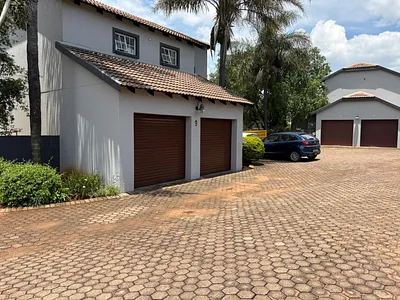 3 Bedroom Townhouse To Rent in Roodepoort - uUyQ.webp