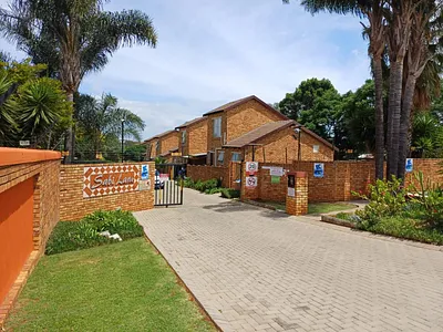 3 Bedroom Apartment To Rent in Allen's Nek, Roodepoort - R1ku.webp