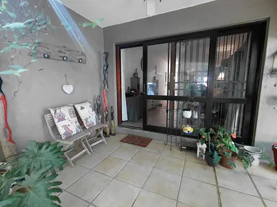 1 Bedroom Apartment To Rent in Sandton - uZon.webp