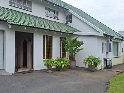 6 Bedroom House For Sale in Roodepoort - oPqp.webp