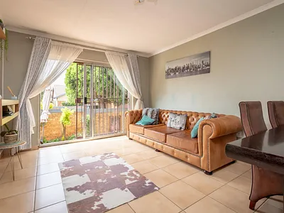 3 Bedroom Townhouse For Sale in Roodepoort - Dpgo.webp