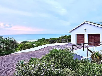 6 Bedroom House For Sale in Jeffreys Bay - i27K.webp