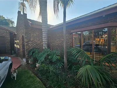 4 Bedroom House For Sale in Centurion - dlCa.webp