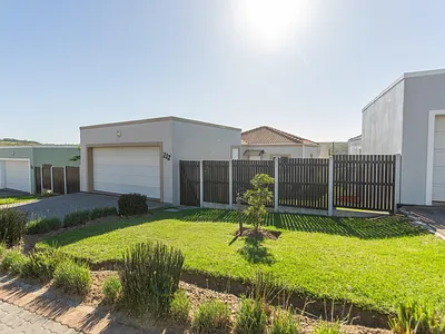 3 Bedroom House For Sale in Port Elizabeth - wQt7.webp