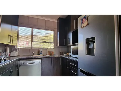 2 Bedroom Townhouse For Sale in Johannesburg - QAPn.webp