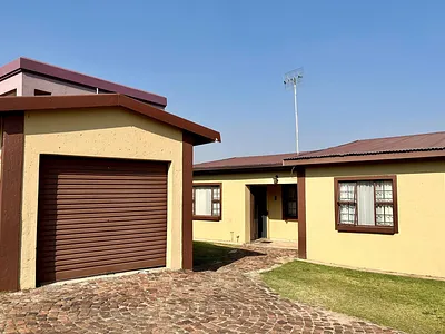 3 Bedroom House For Sale in Johannesburg - T737.webp