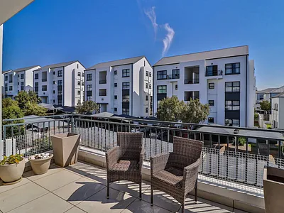 2 Bedroom Apartment For Sale in Edenvale - suz5.webp