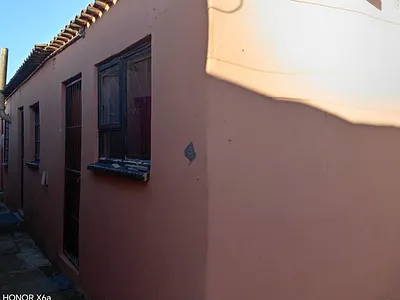 11 Bedroom House For Sale in Port Elizabeth - 0sNd.webp