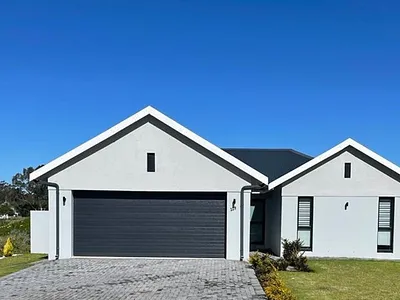 3 Bedroom House For Sale in Port Elizabeth - UPtL.webp
