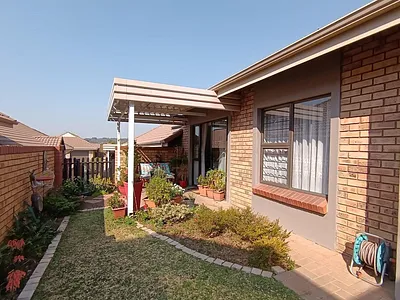 2 Bedroom Townhouse For Sale in Randburg - epDV.webp