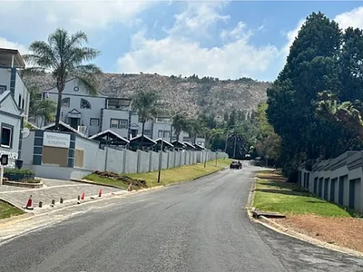 4 Bedroom House For Sale in Bedfordview - 0Zu8.webp