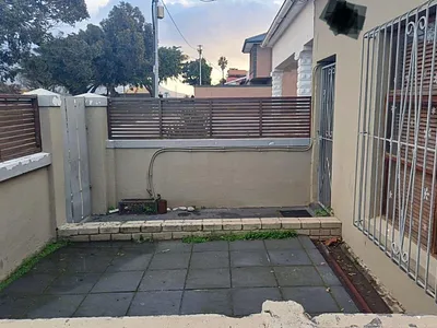 3 Bedroom House For Sale in Cape Town - t52S.webp