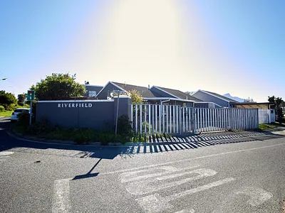 7 Bedroom House For Sale in Cape Town - MdEm.webp