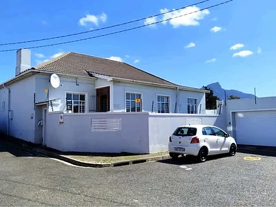 3 Bedroom House For Sale in Cape Town - HEBe.webp