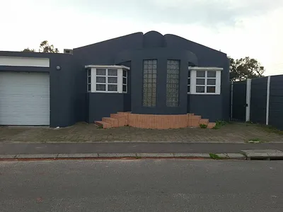 6 Bedroom House For Sale in Cape Town - Oa5M.webp