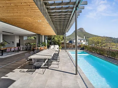 5 Bedroom House For Sale in Cape Town - LroN.webp