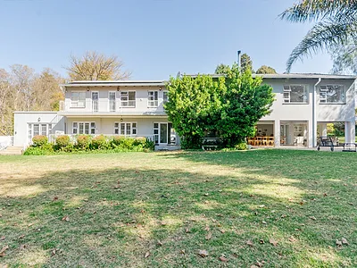 6 Bedroom House For Sale in Sandton - m4lE.webp