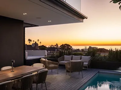 6 Bedroom House For Sale in Cape Town - uJ9p.webp