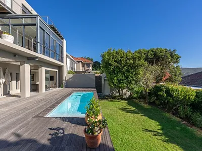 6 Bedroom House For Sale in Cape Town - Byhl.webp