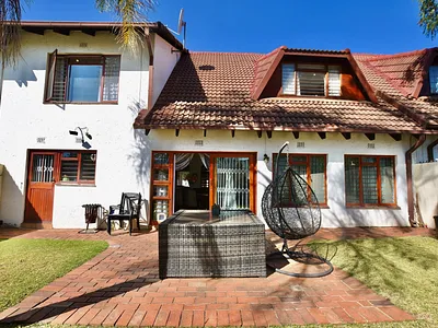 3 Bedroom Townhouse For Sale in Sandton - 57ZF.webp