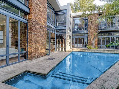 5 Bedroom House For Sale in Johannesburg - dIS9.webp
