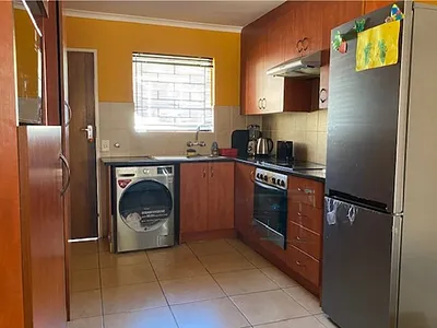 3 Bedroom Townhouse For Sale in Roodepoort - LJjH.webp