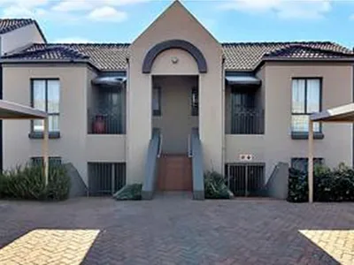 2 Bedroom Townhouse For Sale in Roodepoort - gB07.webp