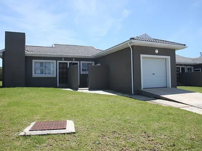 3 Bedroom House For Sale in East London - Ny50.webp