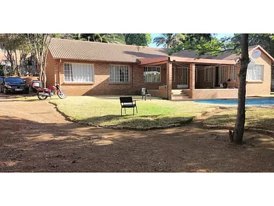 4 Bedroom House For Sale in Johannesburg - rZD7.webp
