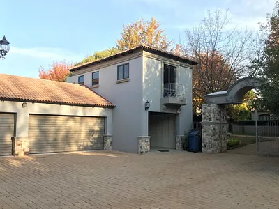 4 Bedroom House For Sale in Pretoria - yXLe.webp