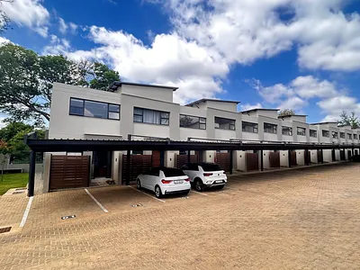 2 Bedroom Townhouse For Sale in Pretoria - 80vR.webp